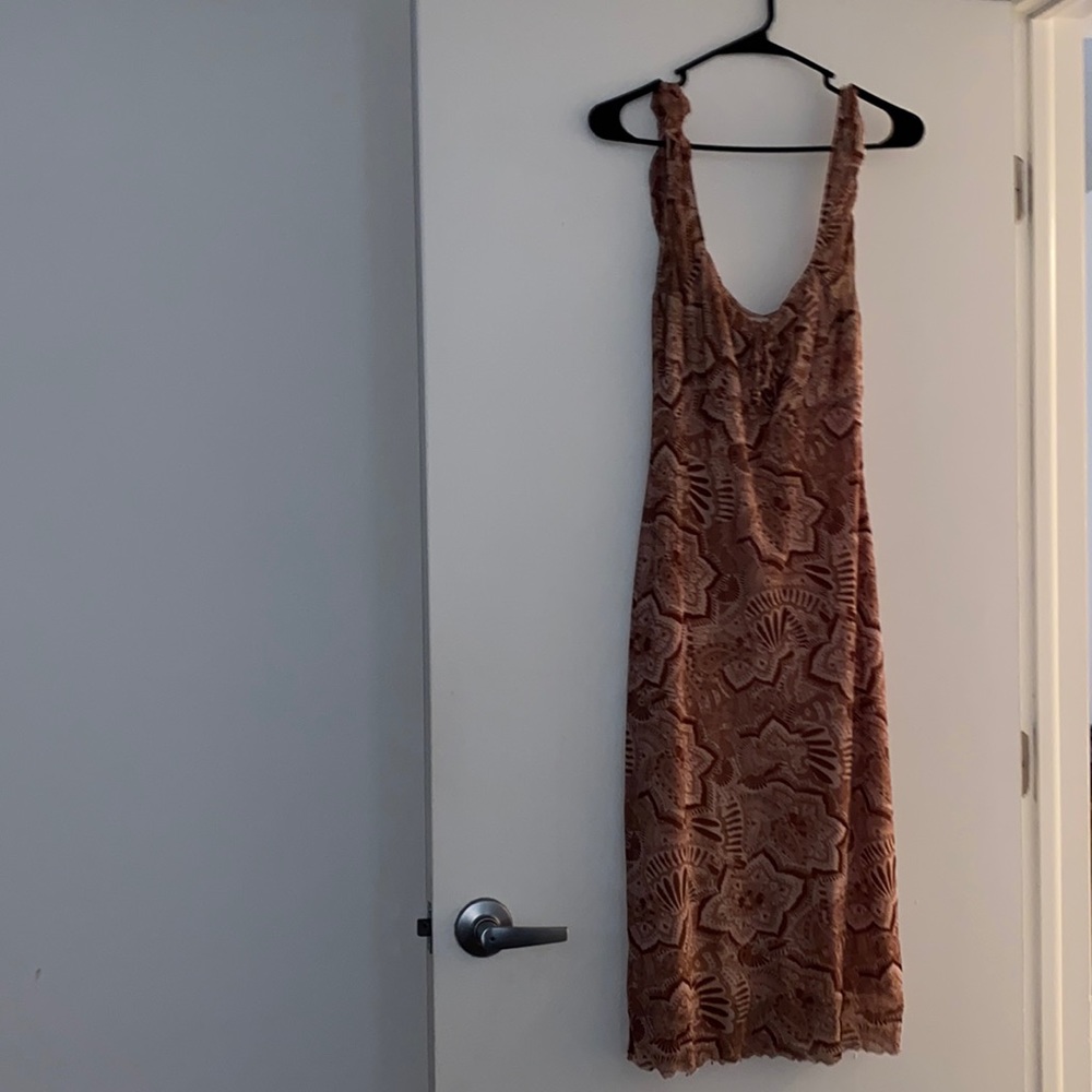 GUESS JEANS- Nude/Peach Midi Dress- Size L